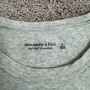 ABERCROMBIE soft a&f essentials TEE in GREY, size LARGE